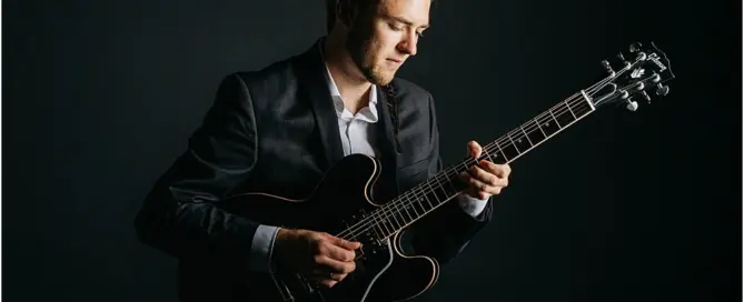 Businessportraits Musiker mit Gitarre